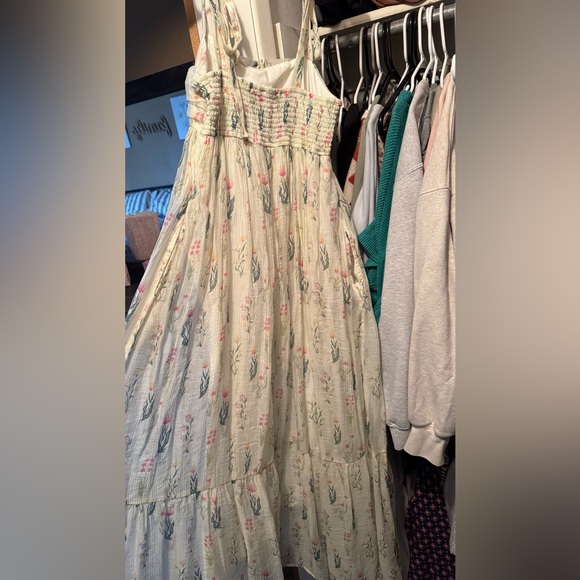 In Loom Floral Dress with pockets - Picture 4 of 5